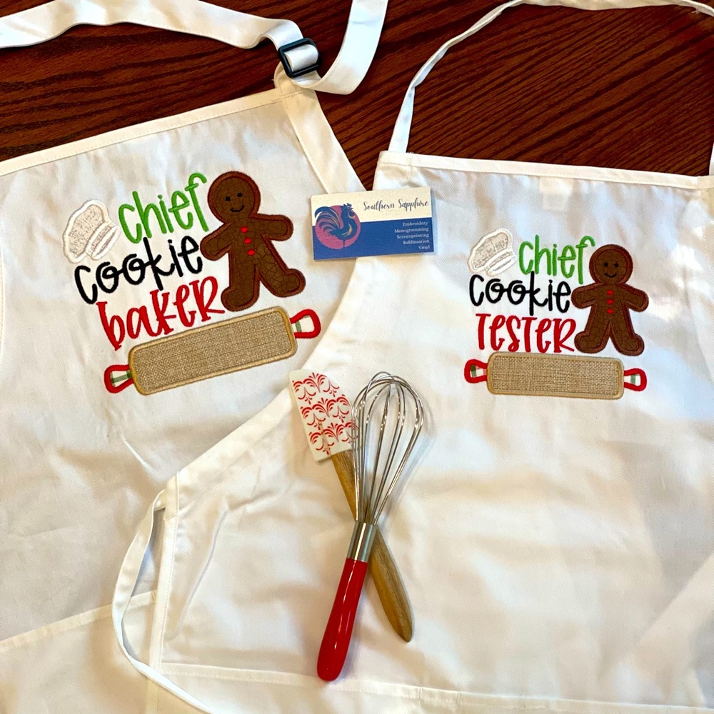 New. Embroidered apron set